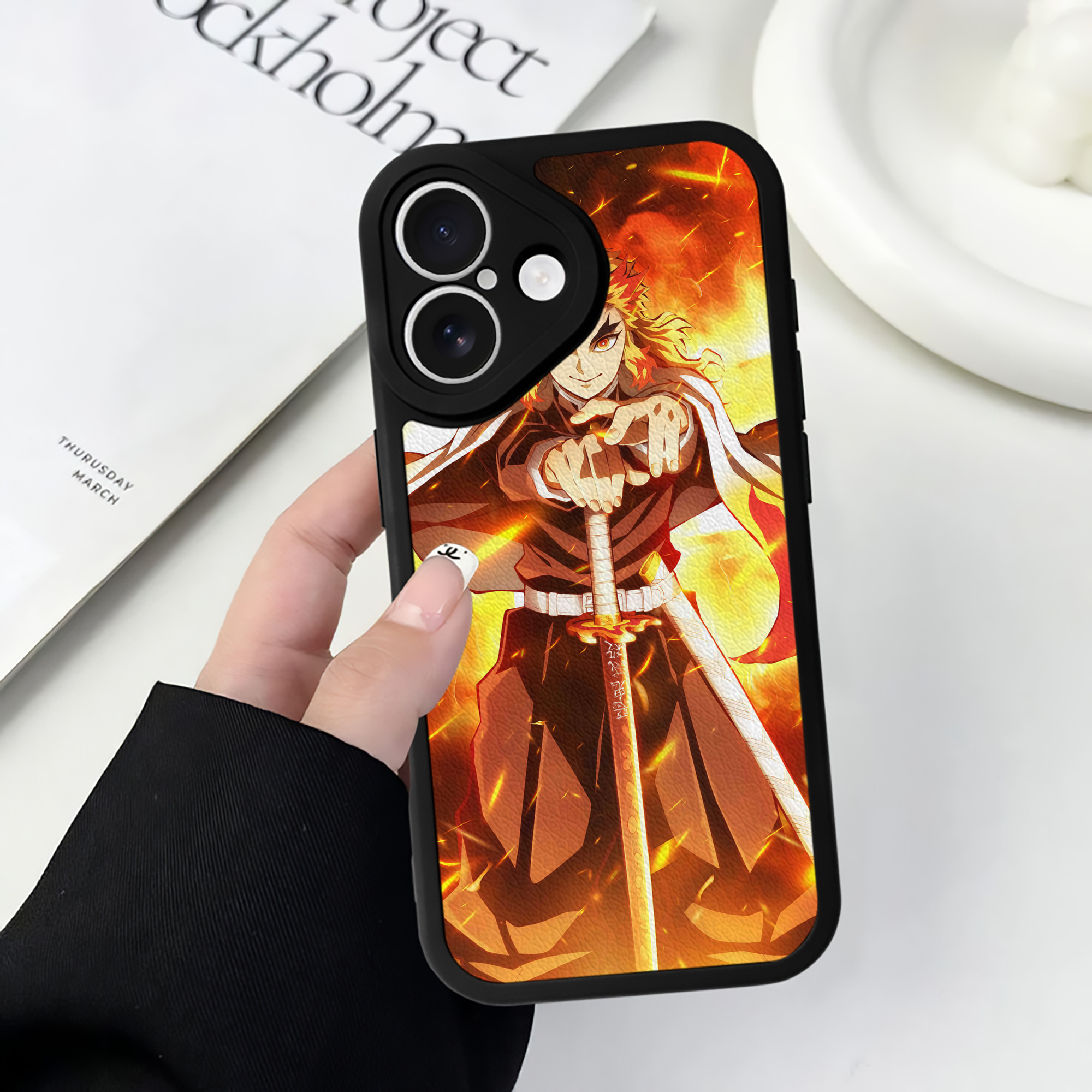 （画像用） 炎柱-煉󠄁獄 杏寿郎／れんごく きょうじゅろう Rengoku Kyoujurou 【iPhone 16シリーズ対応】シリコンスマホケース（レザー調） 材質：シリコン